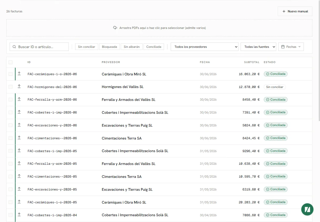 Lista de facturas de la obra, con la zona para arrastrar PDFs, los filtros por estado y la columna Estado a la derecha